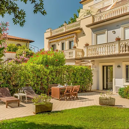 Golden Luxe - Private Garden 3 Bedrooms&parking Apartment Marina di Pietrasanta