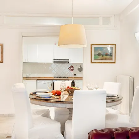 Apartment Golden Luxe - Private Garden 3 Bedrooms&parking