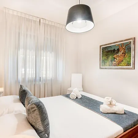 Golden Luxe - Private Garden 3 Bedrooms&parking